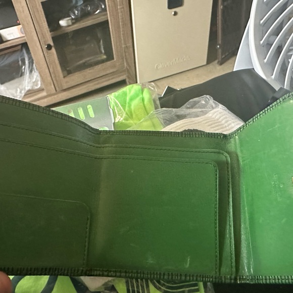 LOUIS VUITTON Epi Portefeuille Elise Wallet Green LV - Picture 9 of 14